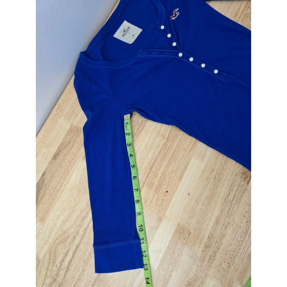 NWT Hollister Y2K Fitted Henley Top 3/4 Sleeve Logo Baby Tee Size M - Picture 5 of 6